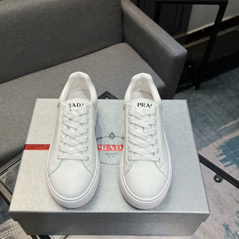 Pra*a casual shoes